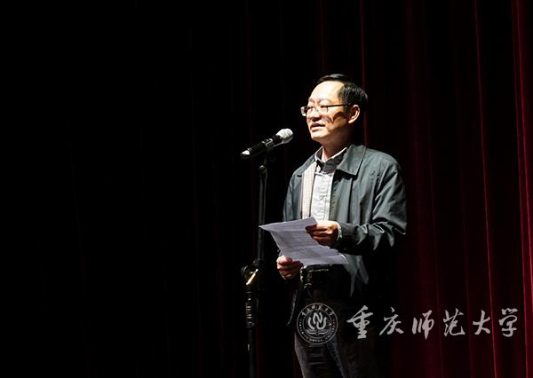 市文联党组成员、副主席龙川主持开幕式