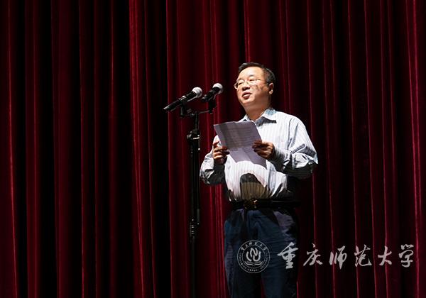 市文化旅游委副书记郑文先致开幕辞